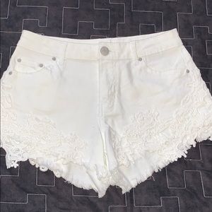 🔥3/25 -  White jean shorts